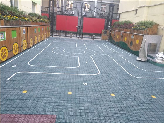 五色土幼兒園室外懸浮拼裝地板2