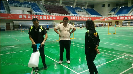 羽毛球運(yùn)動地板清潔保養(yǎng)