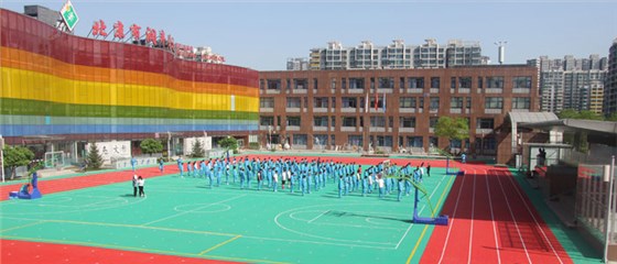 北京潤豐學(xué)校運(yùn)動場實(shí)拍圖
