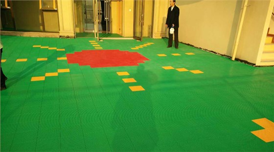 懸浮拼裝地板