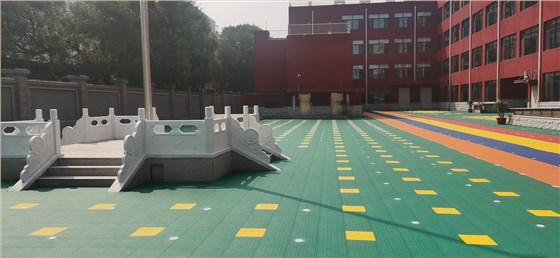 育才小學懸浮拼裝地板