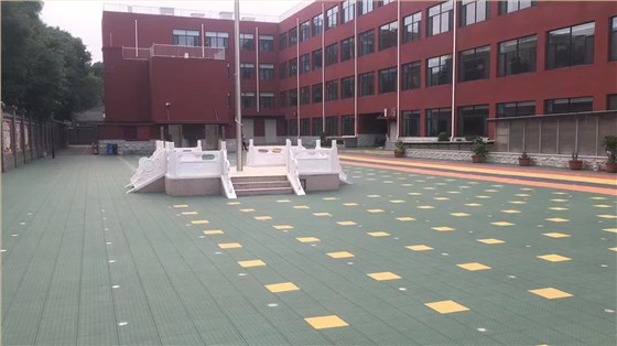 懸浮拼裝地板