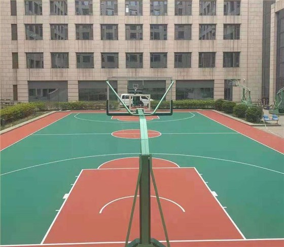 室外籃球場