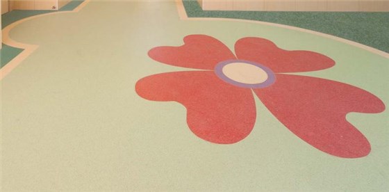 幼兒園地板綠色
