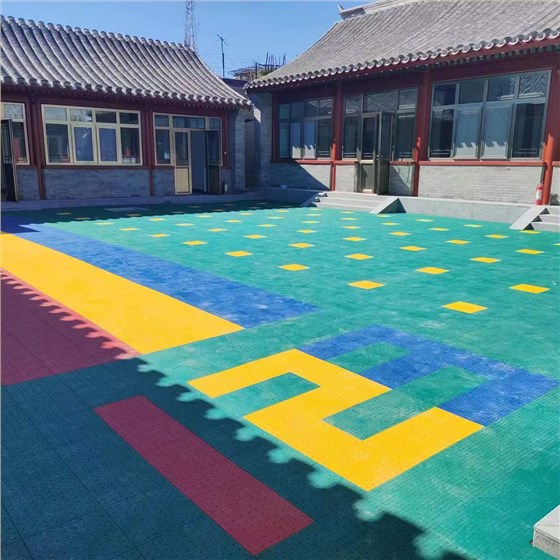 懸浮拼裝地板