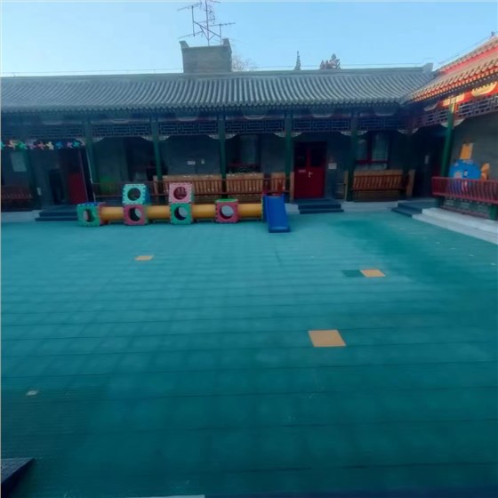 懸浮拼裝地板
