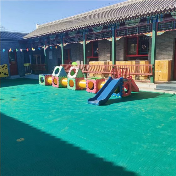 懸浮拼裝地板
