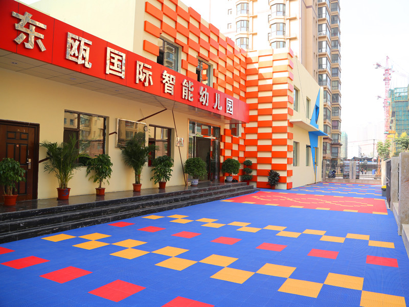 蘭州東甌國(guó)際幼兒園，2012年5月，方格懸浮式拼裝地板，300平米