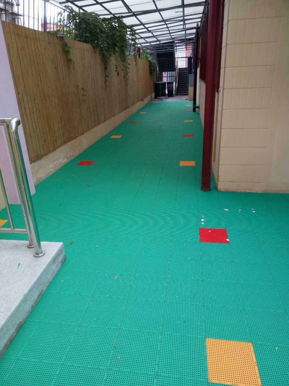 祝賀北京某幼兒園滿天星懸浮拼裝地板圓滿完工！