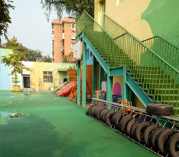 祝賀門頭溝第一幼兒園室外懸浮拼裝地板圓滿完工！