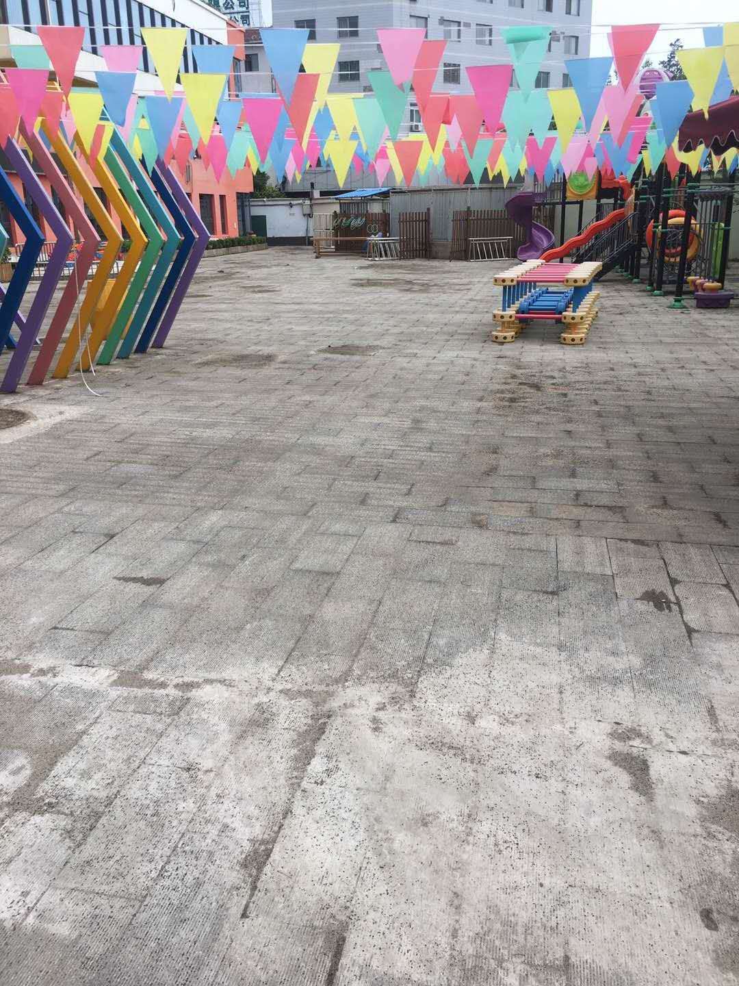 曙光幼兒園懸浮拼裝地板工程入場(chǎng)準(zhǔn)備中