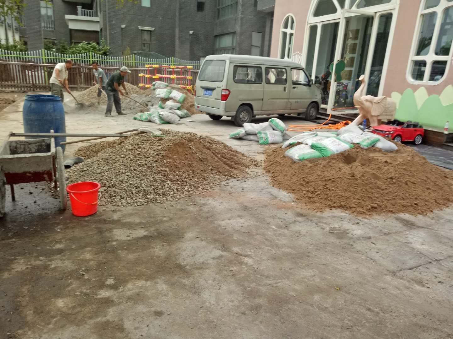 懸浮拼裝地板