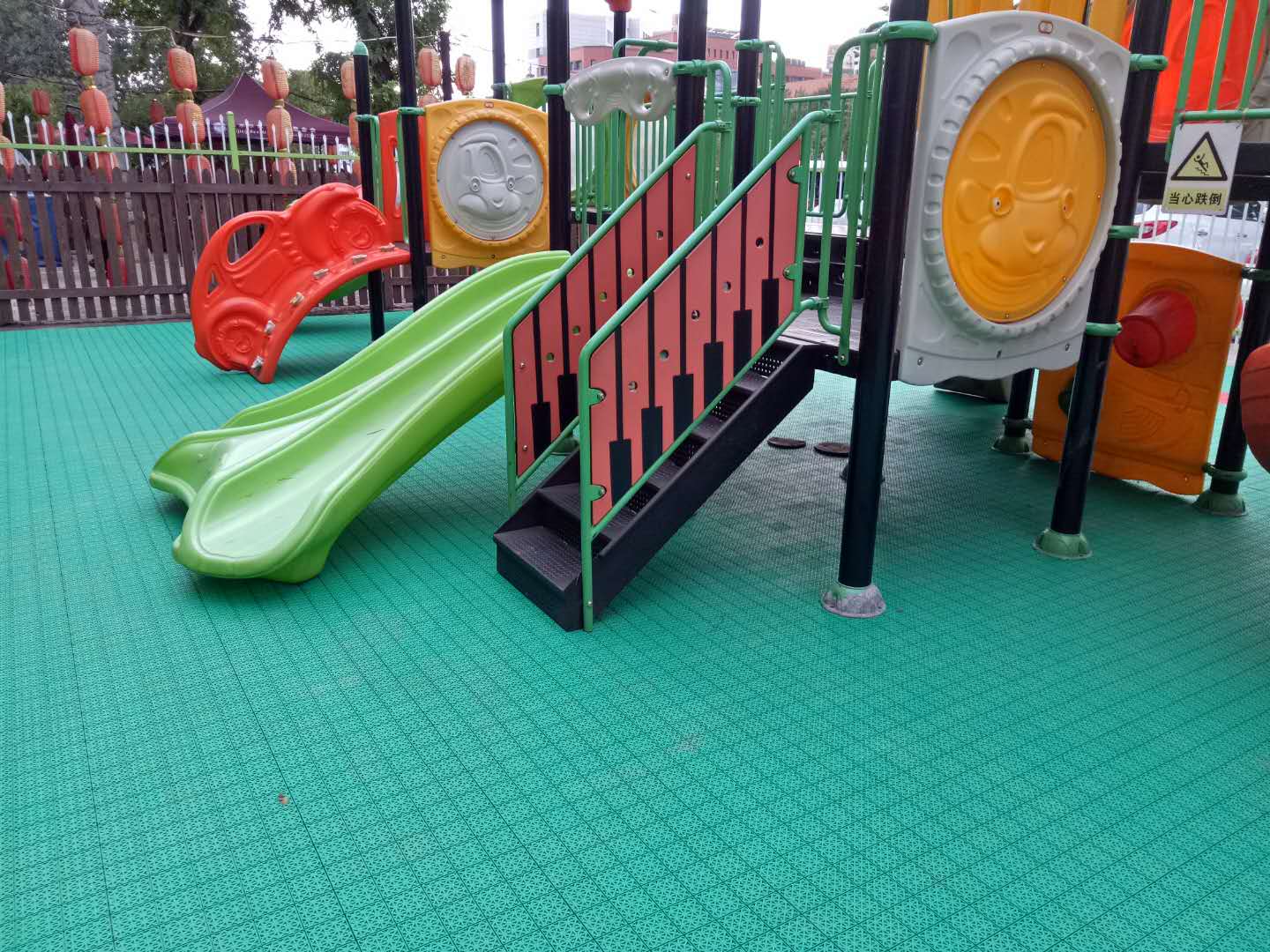 幼兒園懸浮拼裝地板