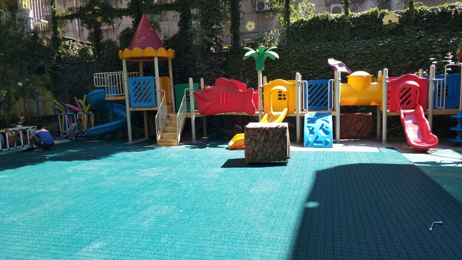 五色土幼兒園室外懸浮拼裝地板