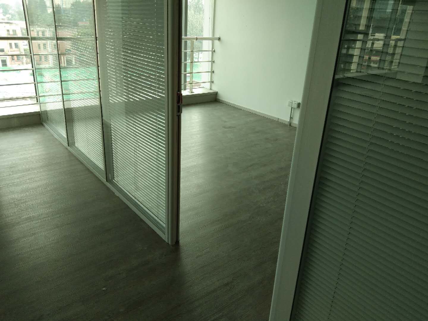 中光華會計事務所石塑地板鋪裝圖