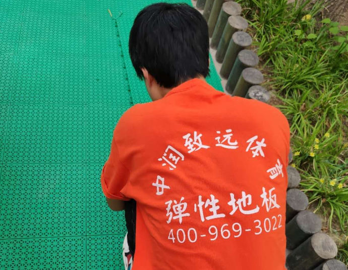 懸浮拼裝地板施工