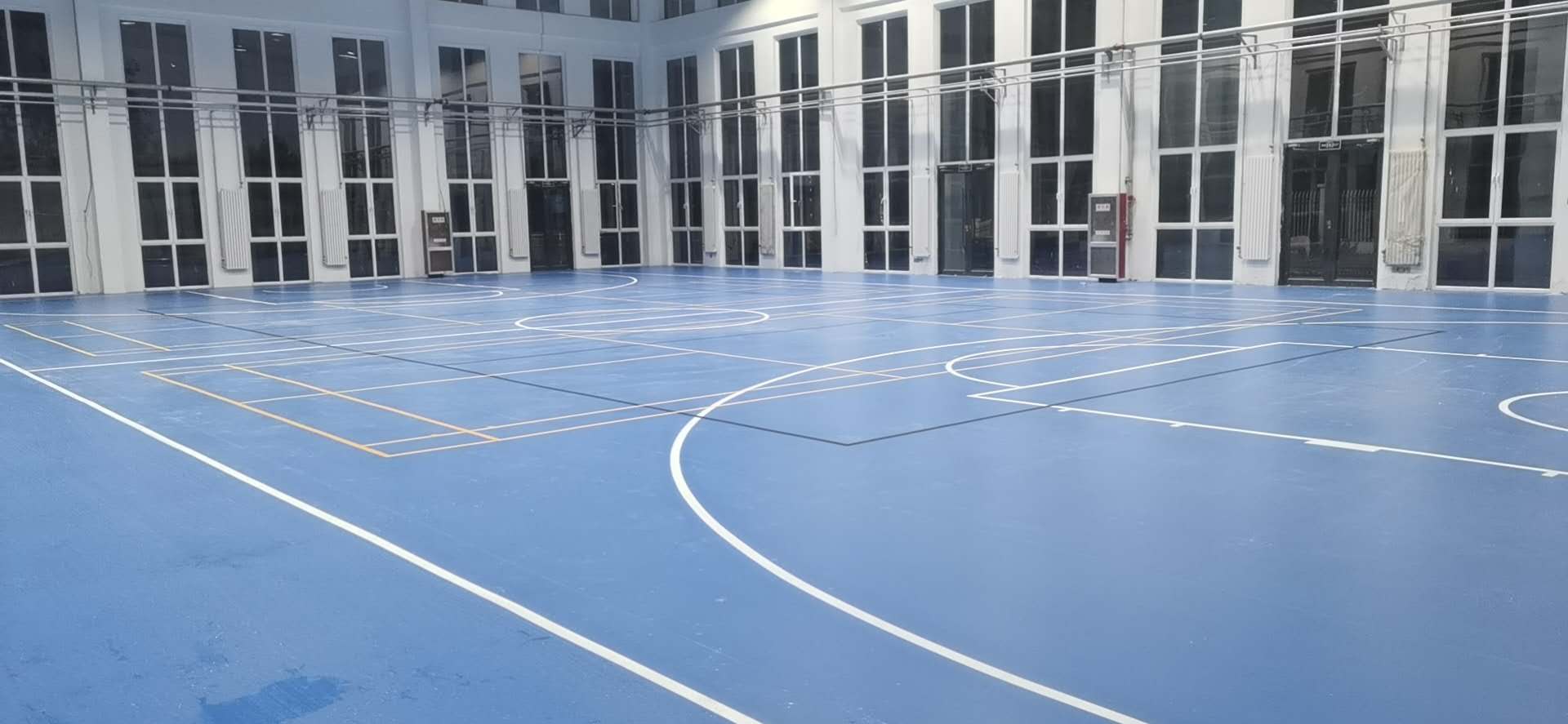 鄂爾多斯烏審旗沙爾利格小學體育館運動地板