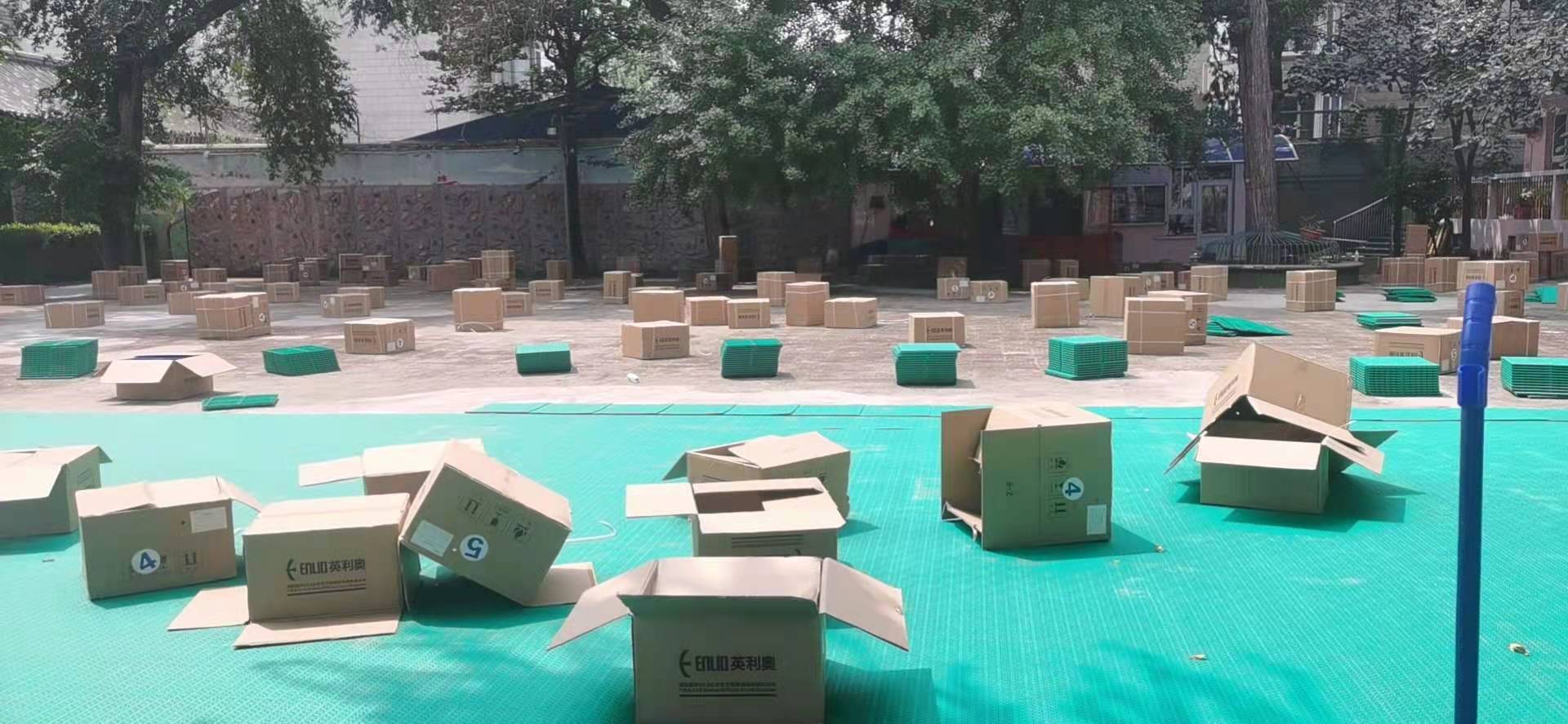北京第六幼兒園懸浮拼裝地板鋪裝中……