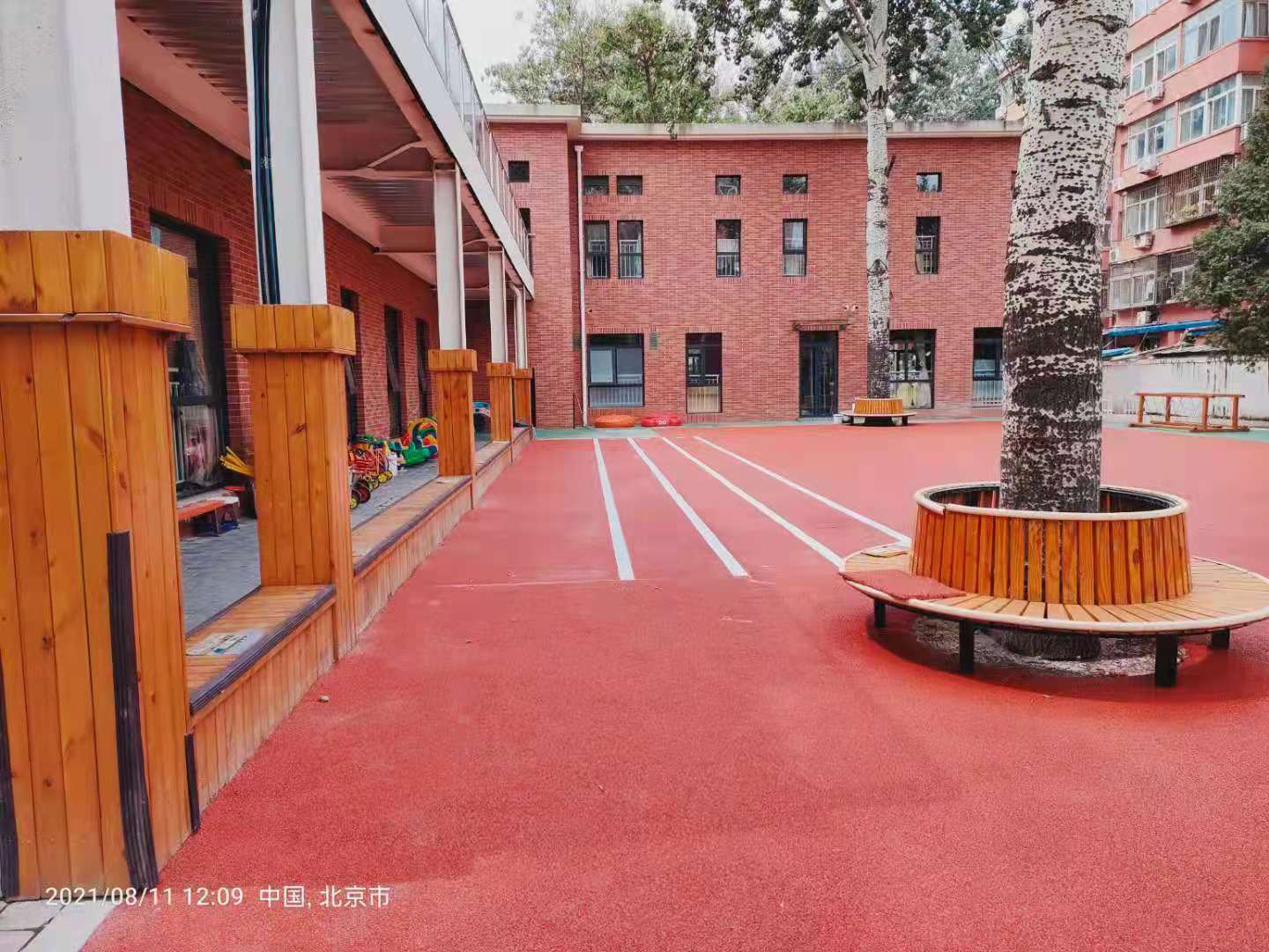 學校室外地板