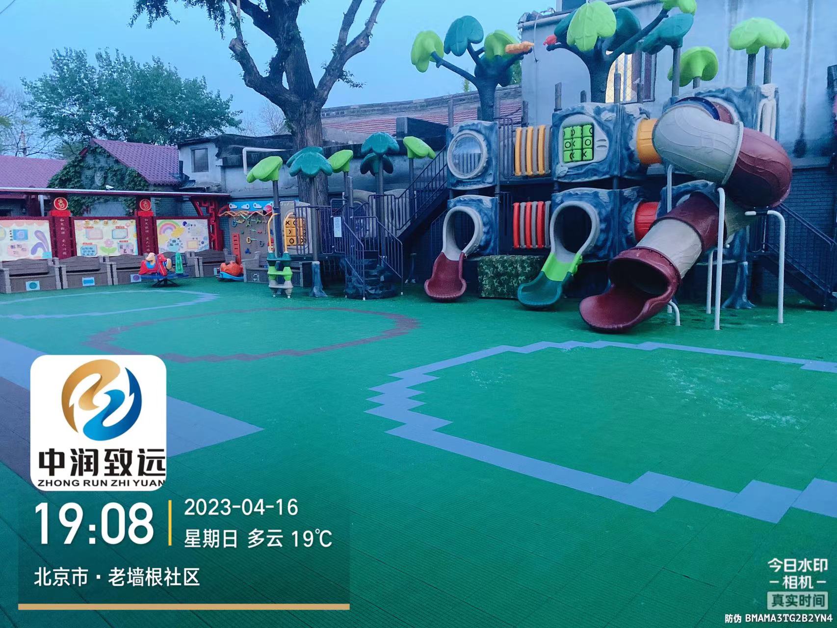 相約春天，懸浮拼裝地板為校園生活添彩！