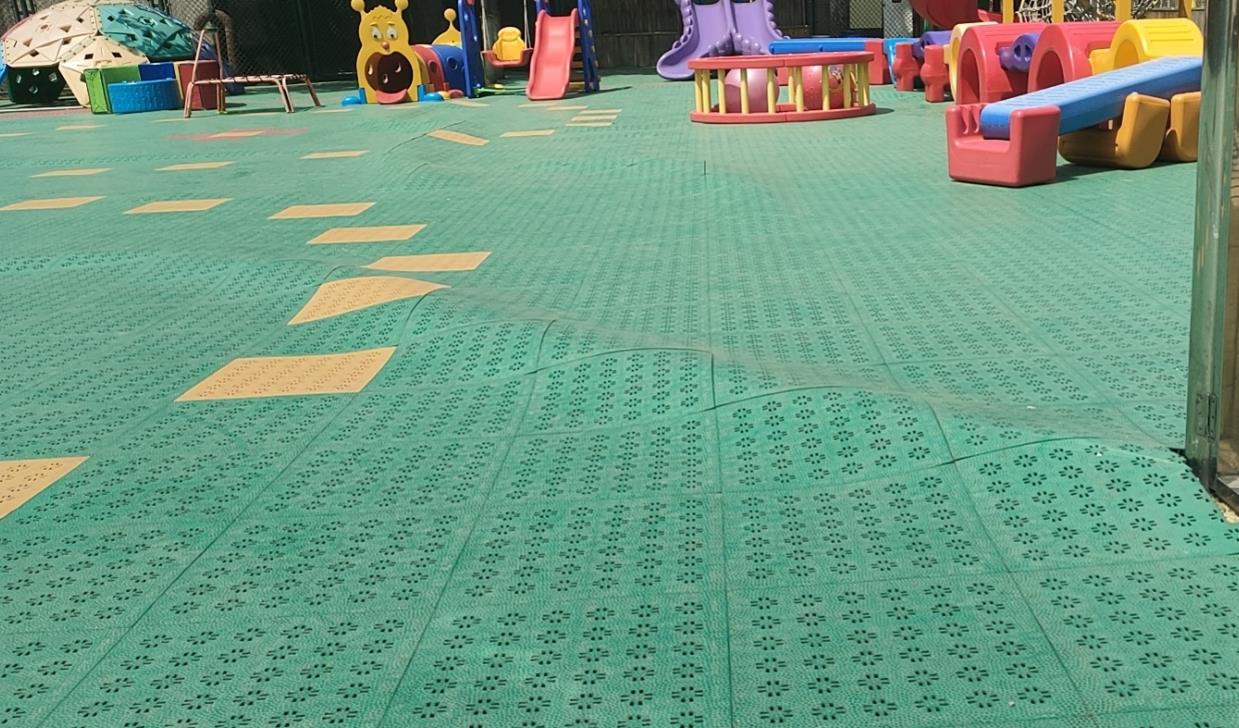 拼裝地板起鼓