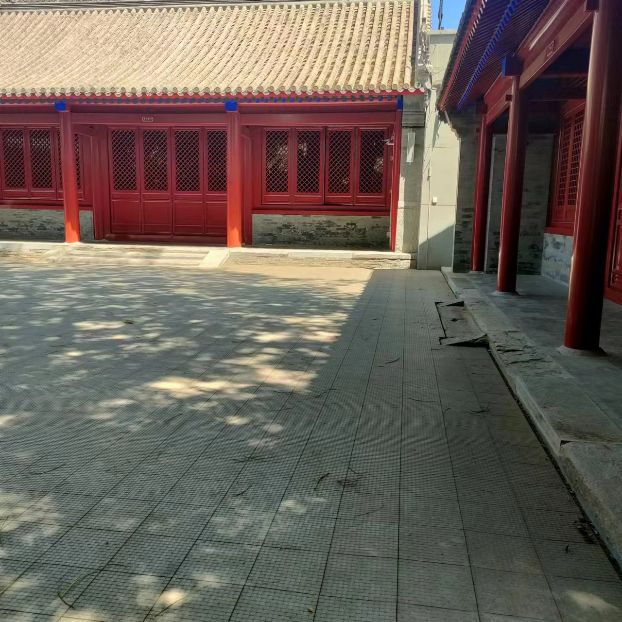 懸浮拼裝地板