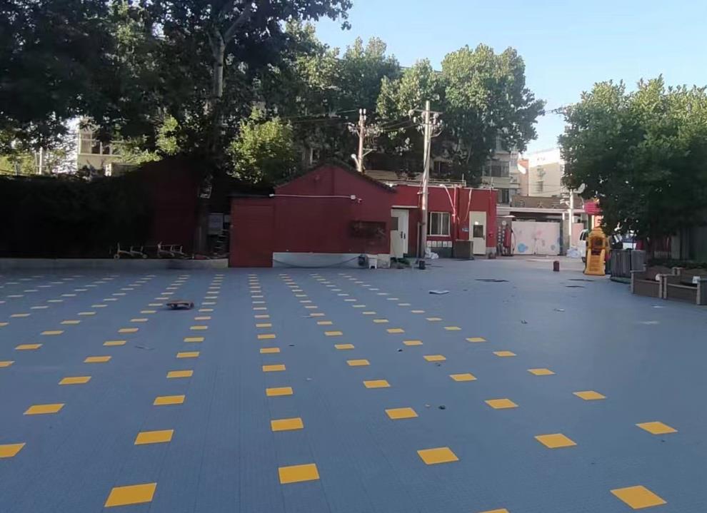懸浮拼裝地板鋪裝