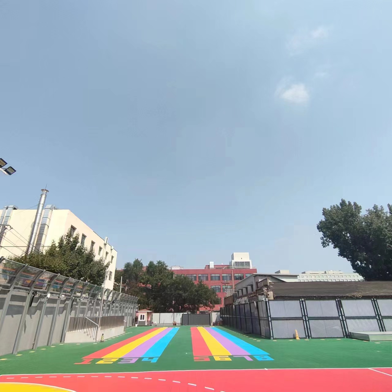 懸浮拼裝地板