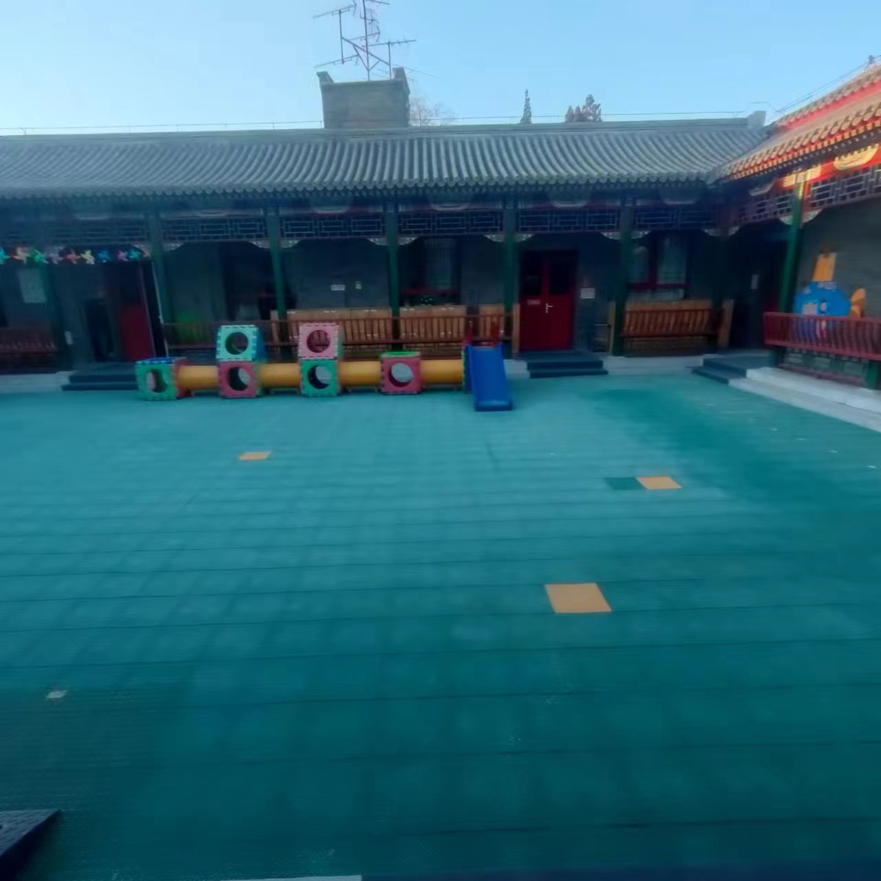 懸浮拼裝地板