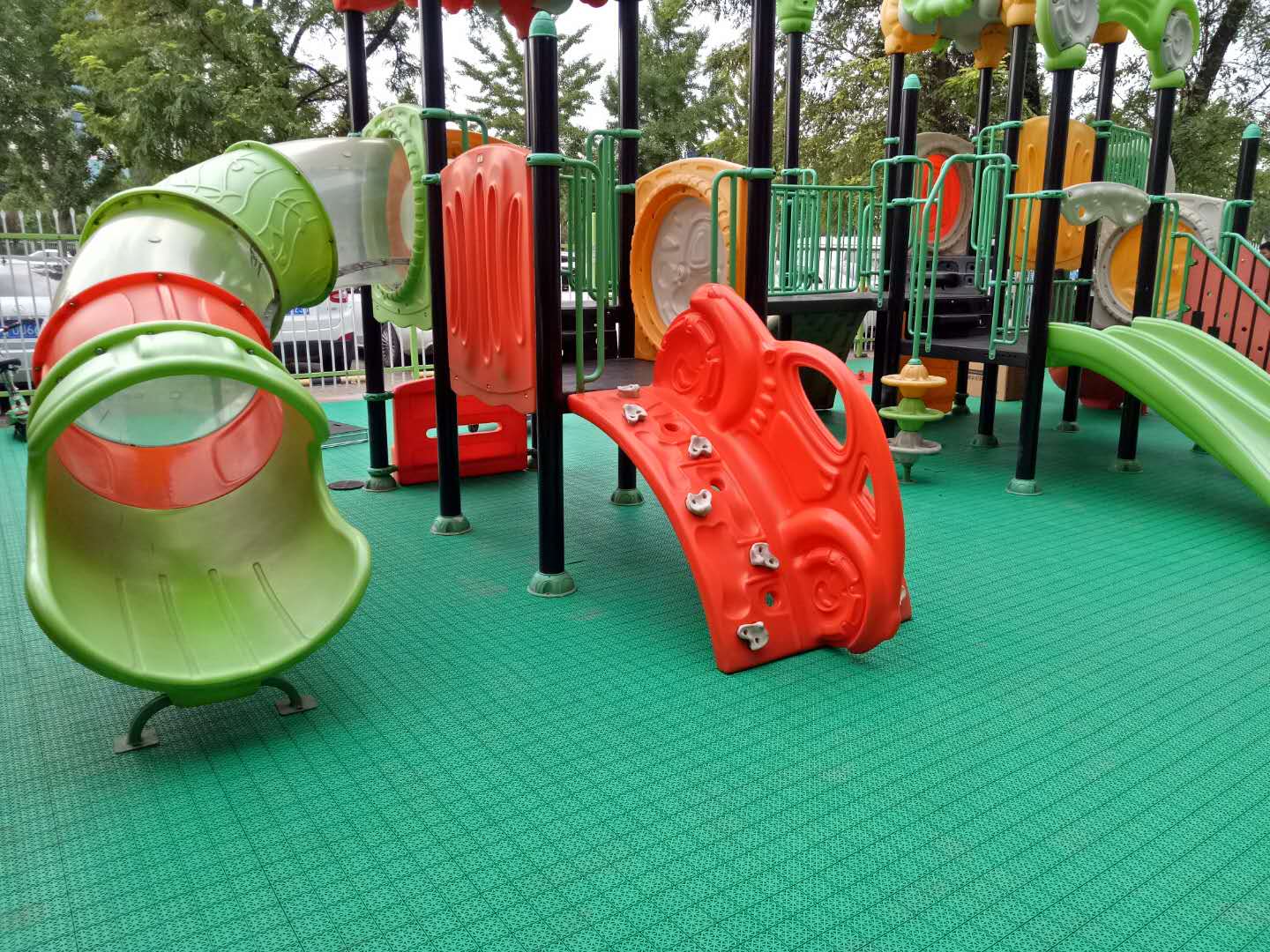 同心圓軟連接懸浮式拼裝地板